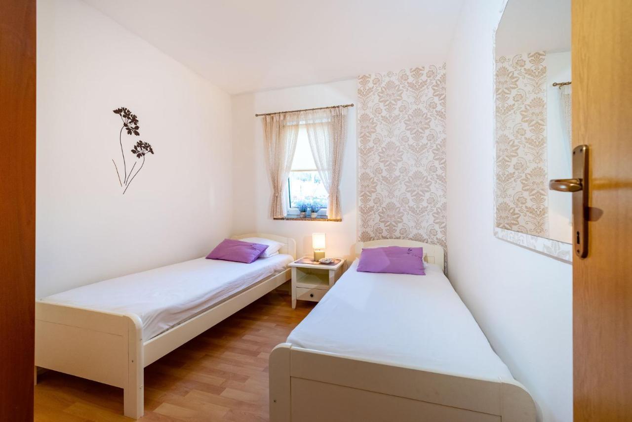 Apartments Milka Povljana Exterior foto